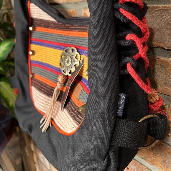 BNWT BU ZHI YUN PURSE.  HOBO STYLE BAG WITH LOTS OF STORAGE SPACE! GREAT DEAL!!! - Picture 8 of 14